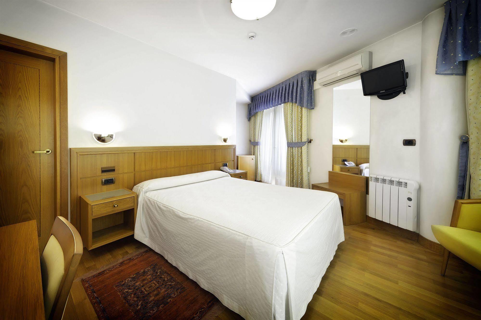 ארטיקסו Hotel Florida מראה חיצוני תמונה